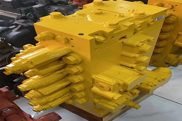 Komatsu-PC200-8MO-PC220-8MO液压多路阀-总成